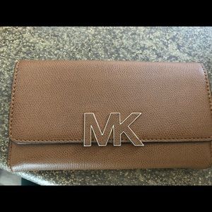 Michael Kors tri told wallet
